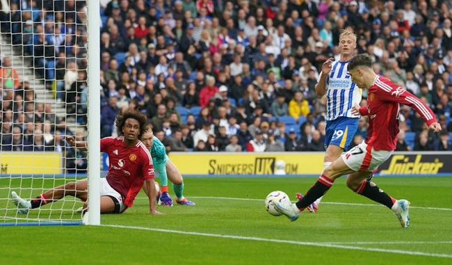 Điểm nhấn Brighton 2-1 MU: Zirkzee hóa 'kẻ phản diện' - Ảnh 2.