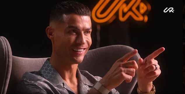 Ronaldo phá kỷ lục thế giới khi lập kênh You Tube, tiết lộ chọn lựa giữa Nadal và Djokovic - Ảnh 1.