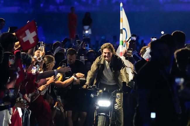 Tom Cruise đưa các pha nguy hiểm đáng kinh ngạc tới lễ bế mạc Olympic Paris 2024 - Ảnh 4.