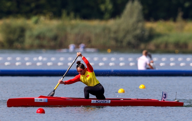 Tay chèo Nguyễn Thị Hương kết thúc thi đấu môn Canoeing: Lời chia tay đẹp của “bé hạt tiêu” - Ảnh 1.