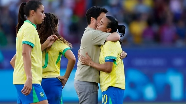 Brazil thêm một lần lỡ hẹn với HCV bóng đá nữ, huyền thoại Marta chia tay Olympic trong tiếc nuối - Ảnh 2.