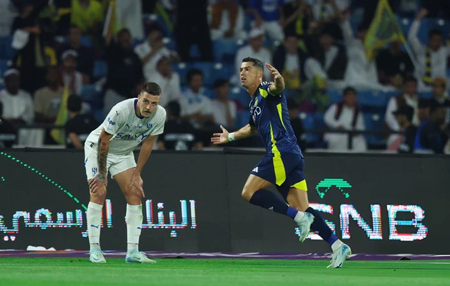 Ronaldo ghi bàn nhưng Al Nassr vẫn 'thảm bại' Al Hilal ở chung kết Siêu cúp Saudi Arabia - Ảnh 1.