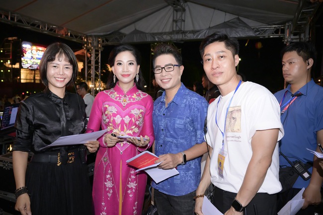 Diva Mỹ Linh, Anh Thơ… cùng dàn sao làm nên thành công chương trình "Thành phố Bắc Ninh - Khát vọng tỏa sáng" - Ảnh 3.