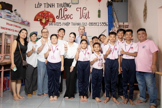 Lily Feller cùng NTK Song Toàn làm thiện nguyện khi về Việt Nam nghỉ Hè - Ảnh 4.