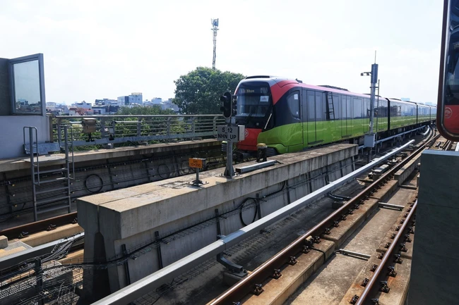 Chào tuần mới: Đường tàu mới cho tuần mới - Ảnh 1.