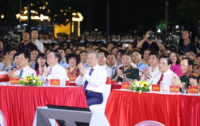 Tổng Bí thư, Chủ tịch nước Tô Lâm dự chương trình chính luận nghệ thuật “Lời Người để lại” - Ảnh 2.