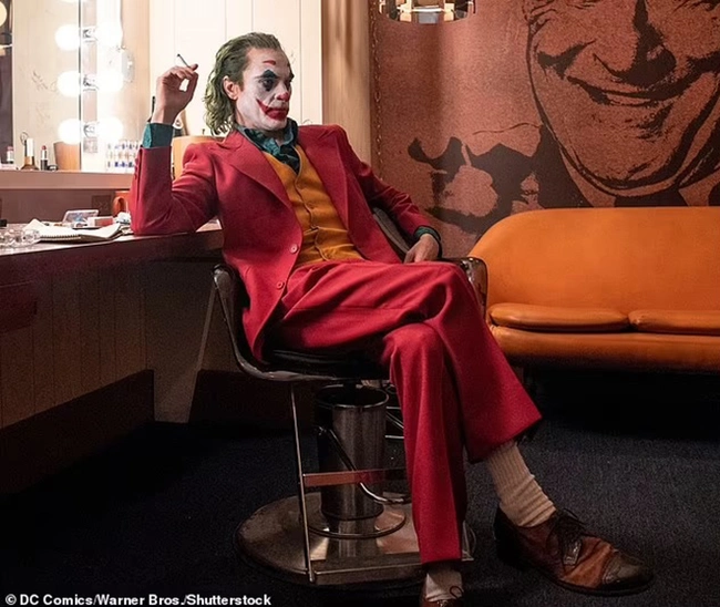 (Bài đăng thứ 7) Joaquin Phoenix "gần như phát điên" sau khi ăn kiêng để giảm 22kg cho vai Joker - Ảnh 4.