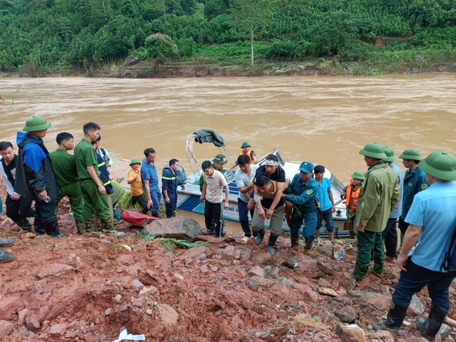 Số người chết, mất tích do bão số 3 và mưa lũ tăng lên 336 người - Ảnh 1.