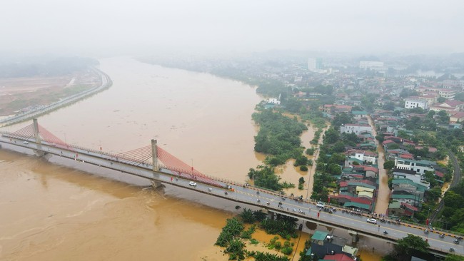 Thành phố Yên Bái: Hơn 3.500 hộ dân phải di dời do nước sông Hồng dâng cao - Ảnh 1.